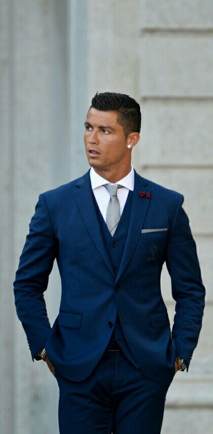 Cristiano Ronaldo diện vest nam đẳng cấp